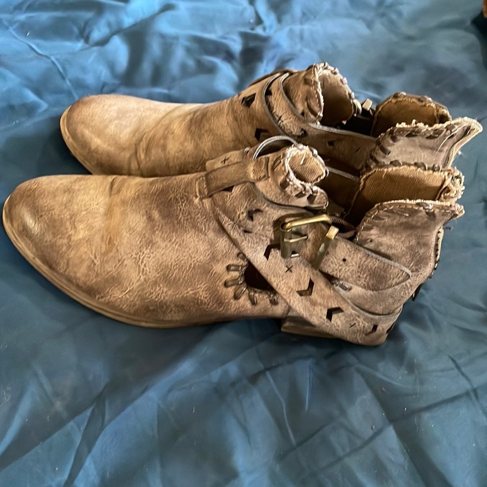Size 8 western boot